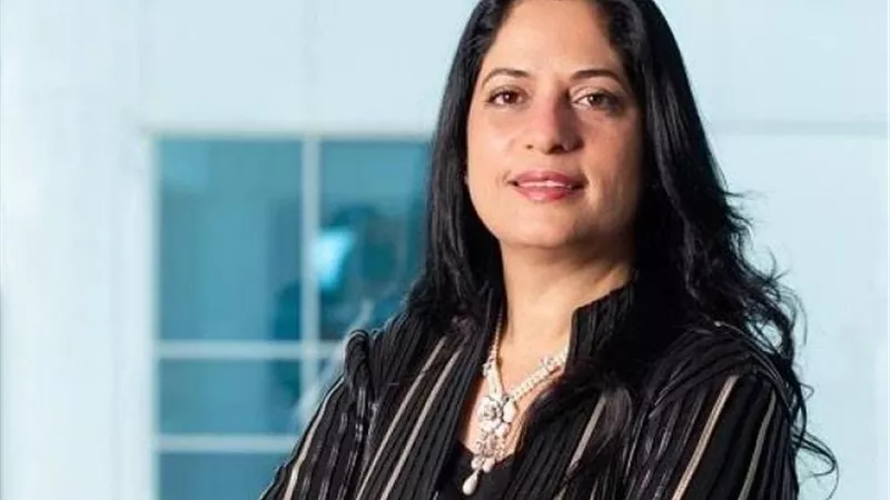 هدي منصور تفوز بجائزه أفضل إمرأة عربية فى التحول الرقمي