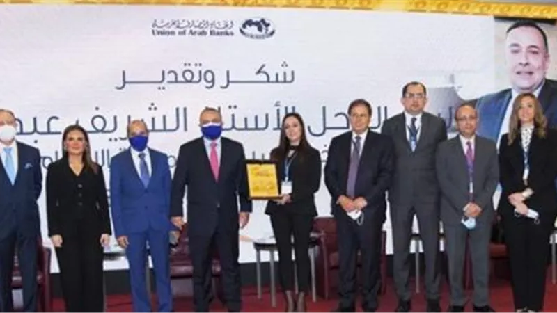 بعد تكريمه من إتحاد المصارف العربية ..من هو  شريف عبد الرازق الرئيس التنفيذي للحوكمة بالبنك الأهلي