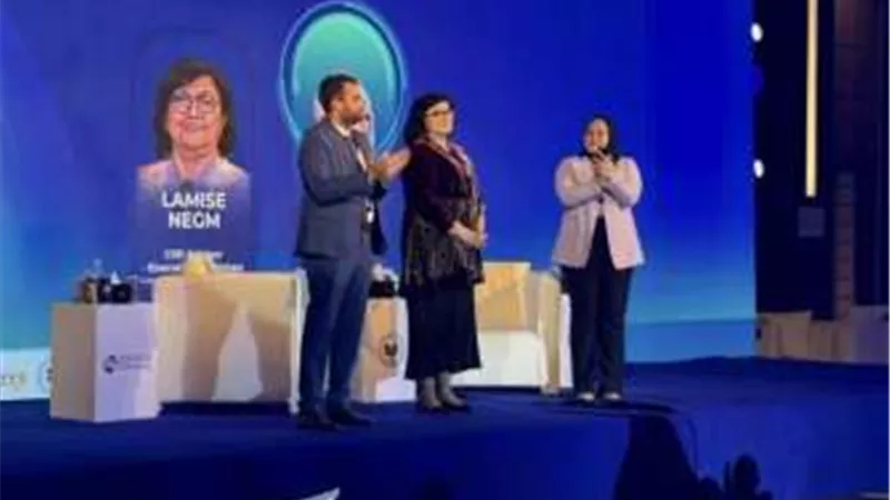 تكريم الدكتورة لميس نجم عضو المجلس الاستشاري للتعليم التنفيذي جامعة اسلسكا