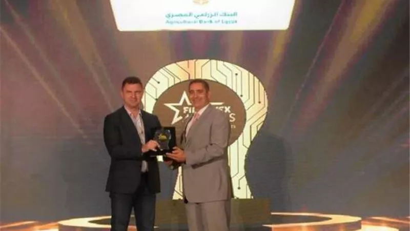 البنك الزراعي المصري يحصل على جائزة التميز في الخدمات المصرفية من قمة فينوفكس شمال أفريقيا 2025