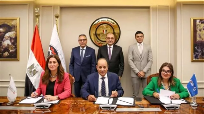 البنك الأهلي المصري وبنك CIB يوقعان عقد تمويل مشروع إنشاء أول مصنع لإنتاج أقراص وحبيبات الكلور في مصر والشرق الأوسط وأفريقيا