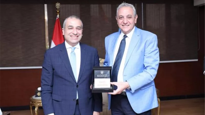 رئيس البنك الزراعي المصري يلتقي محافظ الغربية لدعم جهود تحقيق التنمية الزراعية وتحفيز الاستثمار في القطاعات الإنتاجية بالمحافظة