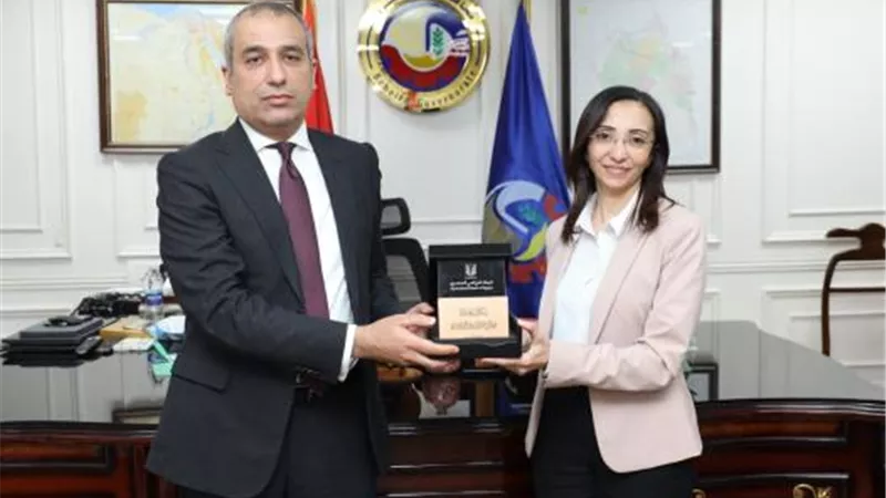 رئيس البنك الزراعي المصري يستعرض مع  محافظ البحيرة برامج تمويل صغار المزارعين لتحقيق التنمية الزراعية والريفية