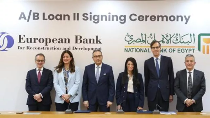 البنك الأهلي المصري يوقع اتفاقية تمويل مع البنك الأوروبي لإعادة الإعمار والتنمية بـ 100 مليون دولار.