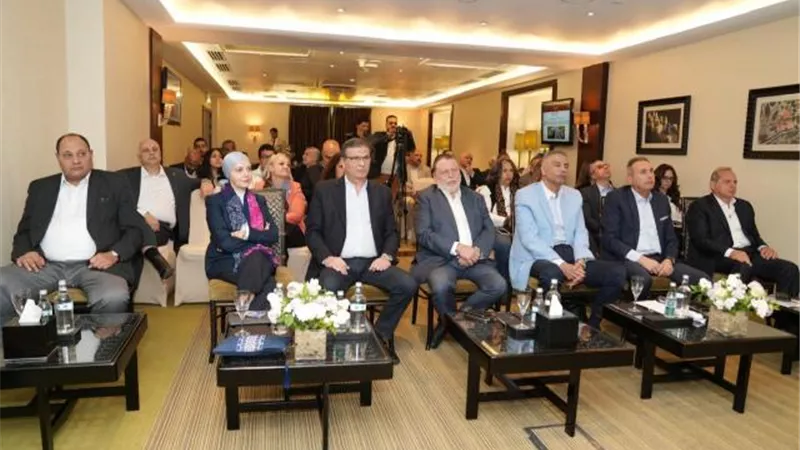 محافظ البنك المركزي المصري ووزير الزراعة يتفقدان عدد من القرى المستفيدة من مشروع دعم صغار المزارعين بمحافظة أسوان