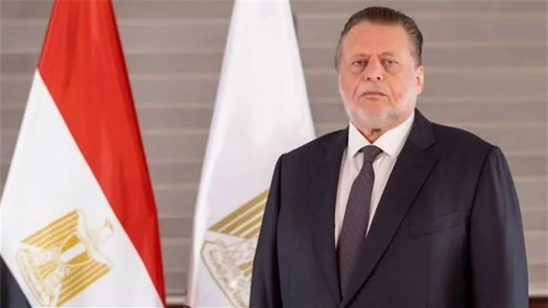 تشكيل المجموعة الوزارية الاقتصادية برئاسة رئيس الوزراء وعضوية محافظ البنك المركزي وإدراج خبراء اقتصاديين بارزين