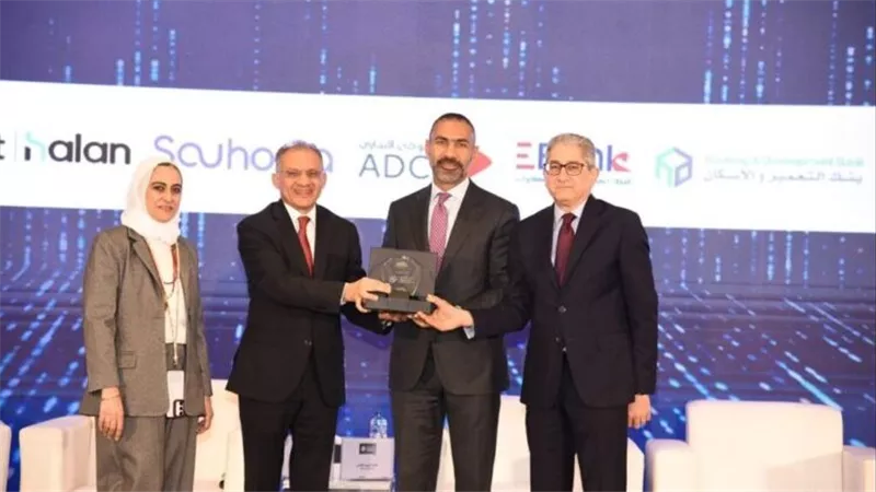 تكريم بنك قناة السويس بجائزة النمو والاستدامة تقديرًا لجهوده في التحول الرقمي