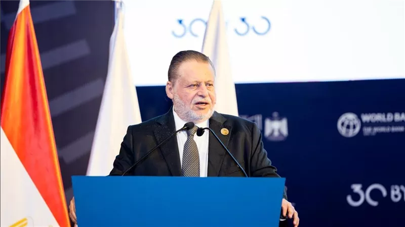 حسن عبدالله يتوج بجائزة «شخصية العام» في قمة مصر للأفضل 2026