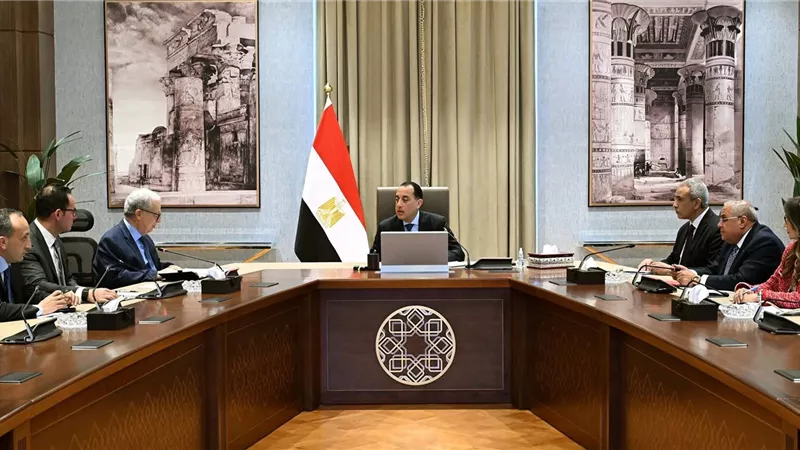 رئيس الوزراء يعقد اجتماعاً مع مسؤولَي «صندوق مصر السيادي» بشأن 40 شركة