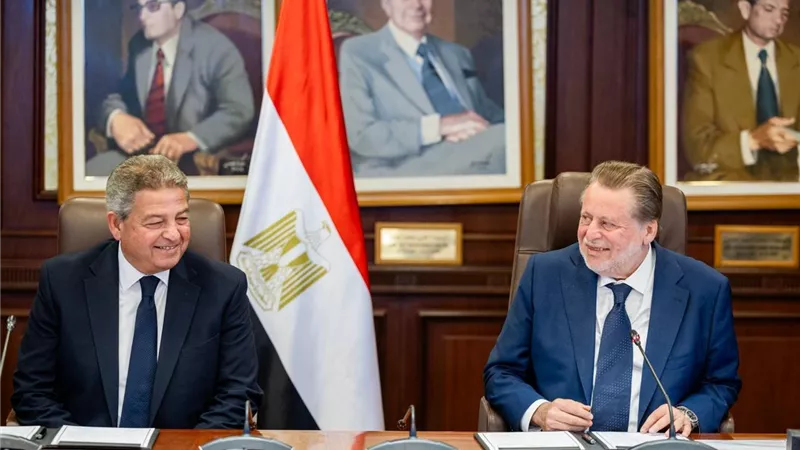 محافظ البنك المركزي ورئيس المجلس الأعلى لتنظيم الإعلام يوقعان بروتوكول تعاون لتعزيز تنظيم المحتوى الرقمي المصرفي