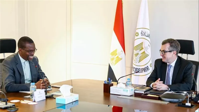 وزير التخطيط والتنمية الاقتصادية يبحث مع ممثلي البنك الإفريقي للتنمية سبل تعزيز التعاون