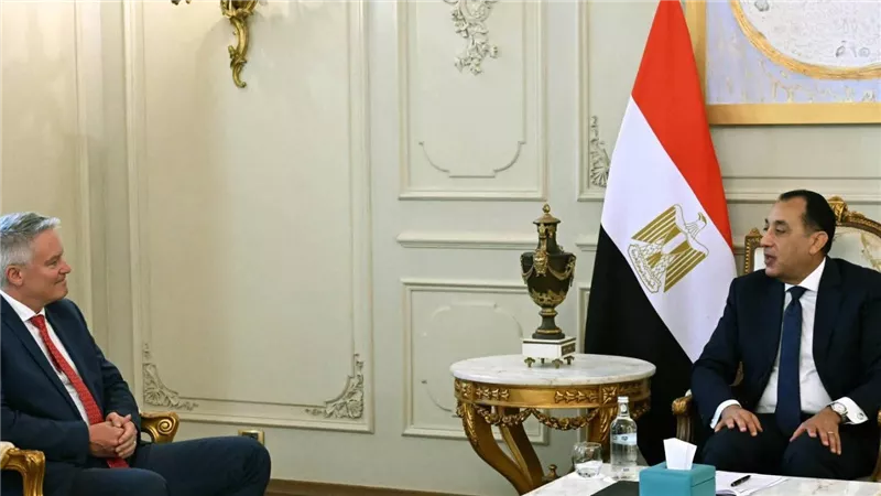 رئيس الوزراء يلتقي سكرتير عام منظمة التعاون الاقتصادي والتنمية