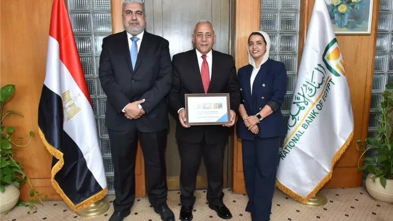 لأول مرة في القطاع المصرفي..نسخة صديقة للبيئة من بطاقة «ميزة» من البنك الأهلي المصري بالتعاون مع «جي آند دي»