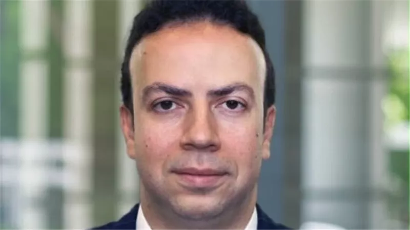 رامي أبو النجا: البنك المركزي ملتزم بدعم استقرار سوق الصرف وتوفير مناخ أكثر جاذبية لتدفقات الاستثمار الأجنبي
