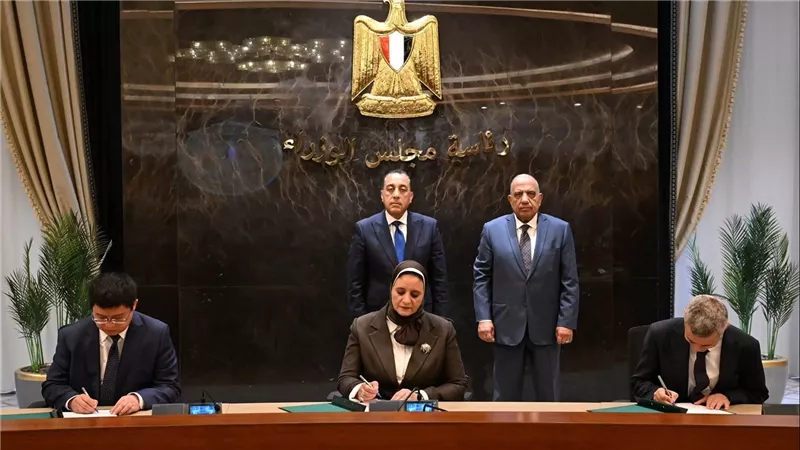 رئيس الوزراء يشهد توقيع مذكرة لإنشاء أول مصنع لتوربينات الرياح ومشروع طاقة رياح بقدرة 2000 ميجاوات بخليج السويس