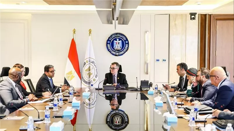 وزير التخطيط يبحث مع نائب رئيس «أفريكسيم بنك» دعم الشركات الناشئة وتعزيز جهود التنمية الشاملة