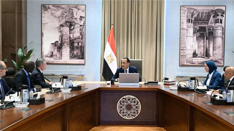 رئيس الوزراء يلتقي العضو المنتدب وكبير مسؤولي المعرفة بمجموعة البنك الدولي