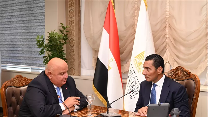 وزير الشباب والرياضة يلتقي بالرئيس التنفيذي والعضو المنتدب لبنك saib لبحث تعزيز التعاون المشترك بين الجانبين