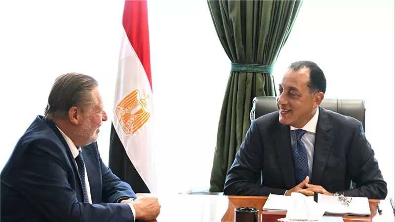رئيس الوزراء يلتقي محافظ البنك المركزي لمتابعة جهود التنسيق المشترك في عدد من الملفات الاقتصادية