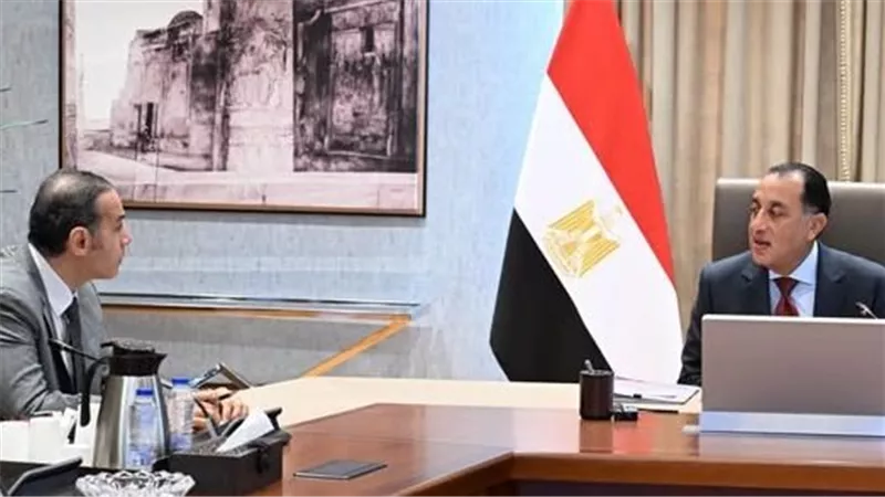 رئيس الوزراء يبحث مع رئيس الرقابةالمالية تطورات القطاع المالي غير المصرفي وجهود حماية المتعاملين