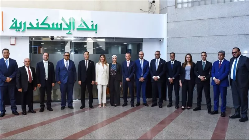 رئيس هيئة الاستثمار يفتتح مع «إنتيسا سان باولو» فرع بنك الإسكندرية بعد تجديده