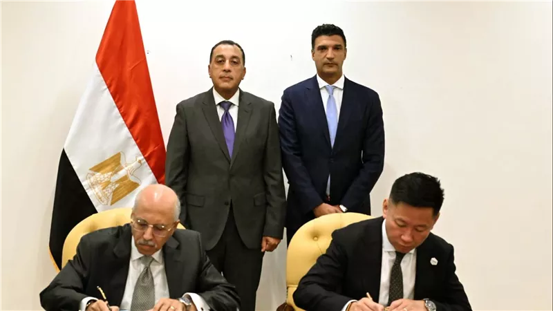 باستثمارات مبدئية تتجاوز 2 مليار جنيه ..رئيس الوزراء يشهد مراسم توقيع عقد إنشاء مصنع لإنتاج البطاريات الكهربائية بمختلف أنواعها