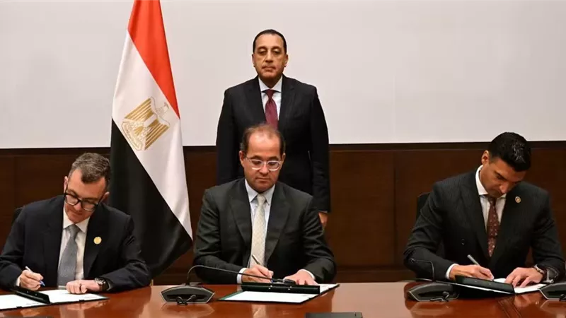 رئيس الوزراء يشهد تسوية مديونية بنك الاستثمار القومي لدى «المشروعات الصناعية» بـ102.75 مليار جنيه