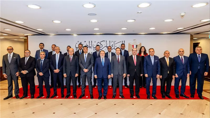 محافظ البنك المركزي المصري ووزير الصناعة يطلقان صندوق إعادة هيكلة المصانع المتعثرة برأسمال مليار جنيه