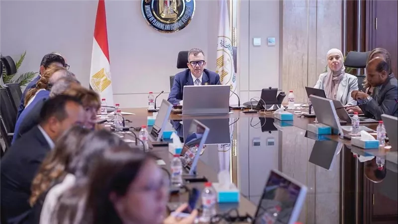 وزير التخطيط  يستعرض التطورات الاقتصادية وملامح البرنامج الوطني للتحول الاقتصادي مع مؤسسات التمويل ووكالات التصنيف الدولية