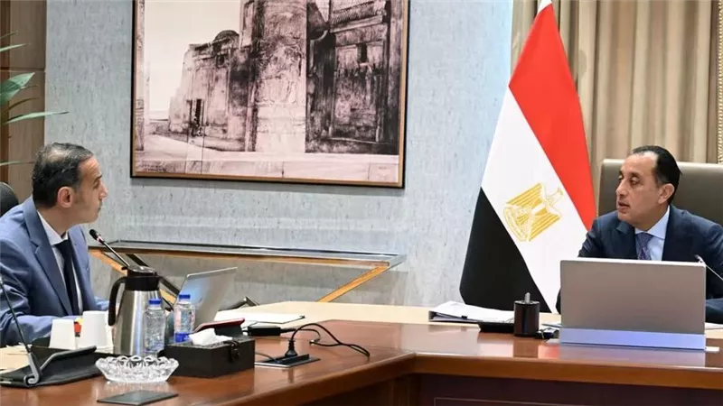 رئيس الوزراء يبحث مستجدات الأنشطة المالية غير المصرفية ودورها في الاقتصاد الوطني