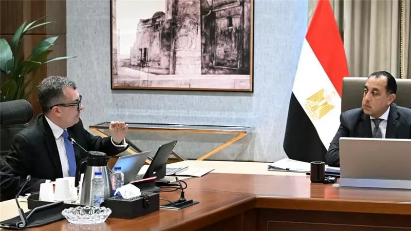 رئيس الوزراء يتابع مع وزير التخطيط والتنمية الاقتصادية أهم ملفات العمل